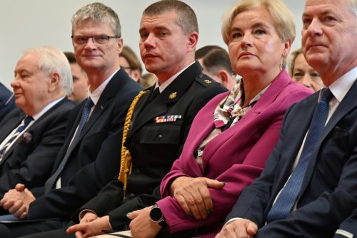 WSAiB zainaugurowała rok akademicki. Na uroczystości obecni byli gdyńscy samorządowcy: wiceprezydent Rafał Geremek i radna Teresa Bysewska oraz senator Sławomir Rybicki (fot. Łukasz Kamasz)