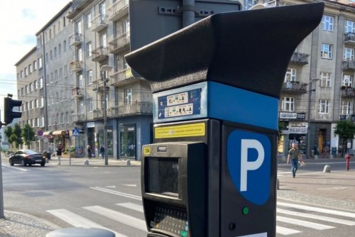 Od 10 kwietnia we wszystkich parkomatach można w prosty sposób sprawdzić i opłacić zaległe opłaty dodatkowe (fot. Zarząd Dróg Miejskich w Gdyni)