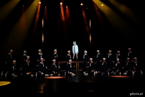 Zdjęcie z próby koncertu sylwestrowego „Muzyczny swojemu miastu na 100-lecie”. Scena zbiorowa (fot. Magdalena Czernek)