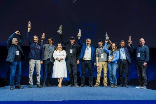 Laureaci tegorocznych nagród Kolosy z prezydent Gdyni Aleksandrą Kosiorek (fot. Paweł Budziński)