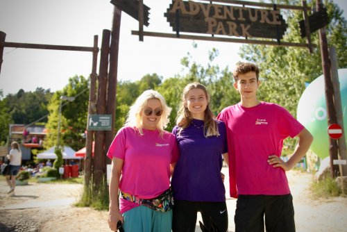 Sylwia, Weronika i Cezary Szulwachowie w Adventure Parku Kolibki (fot. materiały Gdyńskiego Centrum Wspierania Przedsiębiorczości)