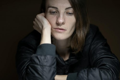 Kobieta W Czarnej Kurtce