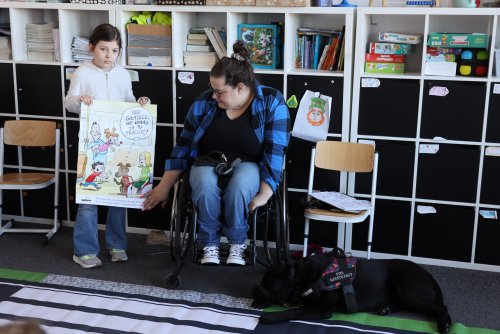 Zajęcia z dostępności w towarzystwie psa asystującego odbyły się w Zespole Szkół nr 6 w Gdyni (Fot. Dorota Patzer)