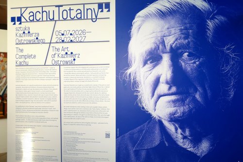 Wystawę uwielbianego przez studentów profesora Akademii Sztuk Pięknych można oglądać do lutego 2027 r. Autorem identyfikacji wizualnej jest Patryk Hardziej (fot. Karolina Szypelt)