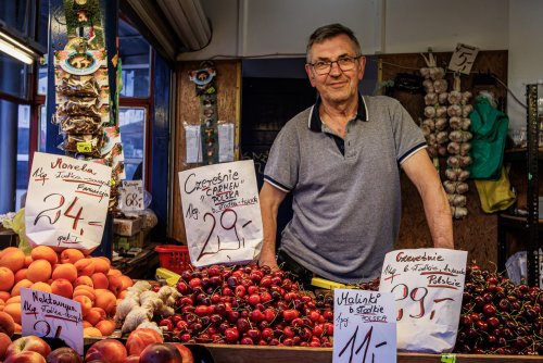 Do hali targowych zawitało już lato (fot. Tomasz Lelito)