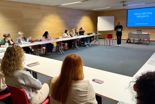 STEAM w Gdyni – kadra pedagogiczna szkoli się w praktyce, na zdjęciu z Wiesławą Mitulską (fot. Katarzyna Balcerzak)