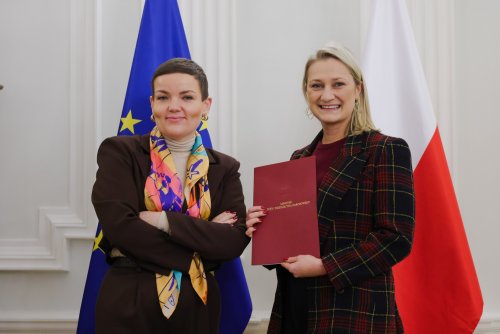 Na zdjęciu (od lewej): Marta Cienkowska, ministra kultury i dziedzictwa narodowego wraz z Agatą Kozierańską-Burdą, nową dyrektorką Festiwalu Polskich Filmów Fabularnych w Gdyni(fot. Danuta Matloch/MKiDN)