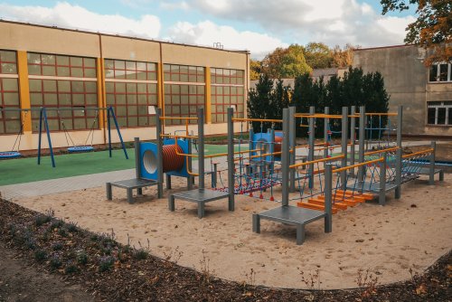 Integracyjny plac zabaw przy ZSP nr 6 w Gdyni już otwarty (fot. Marcin Mielewski, Zarząd Dróg Miejskich)