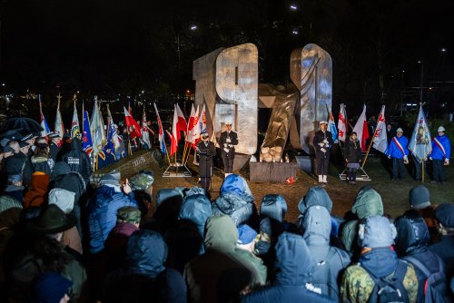 Gdyńskie uroczystości upamiętniające ofiary Grudnia '70 (fot. Karol Stańczak // zdjęcie archiwalne)