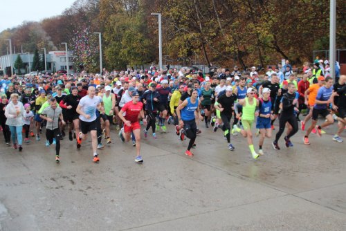 Uczestnicy gdyńskich zawodów parkrun (fot. materiały organizatora)