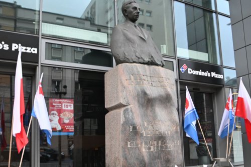 Pomnik Eugeniusza Kwiatkowskiego (fot. Magdalena Starnawska // zdjęcie archiwalne)