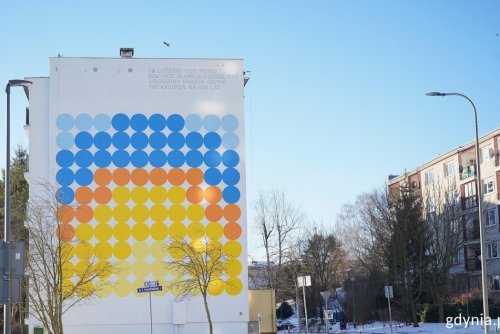 Nowy mural na Karwinach od Traffic Design (fot. Magda Śliżewska)