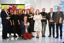 Laureaci Galionów Gdyńskich w towarzystwie prezydent Gdyni Aleksandry Kosiorek (fot. Anna Rezulak)