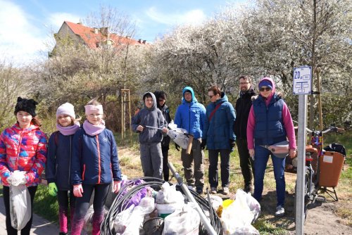 Akcja w Wielkim Kacku: mieszkańców nie wystraszył nawet silny wiatr (fot. Aneta Marczak)