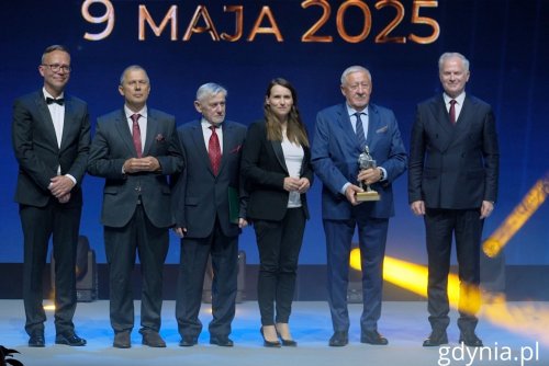Negotium Pro Cultura – Biznes Dla Kultury otrzymała spółka stocznia Crist S.A. Na zdjęciu (od lewej) m.in.: dyrektor Pracodawców Pomorza Tomasz Limon, posłanka Agnieszka Pomaska, prezes stoczni Crist Ireneusz Ćwirko, senator Sławomir Rybicki (fot. Łukasz Czerwińśki)