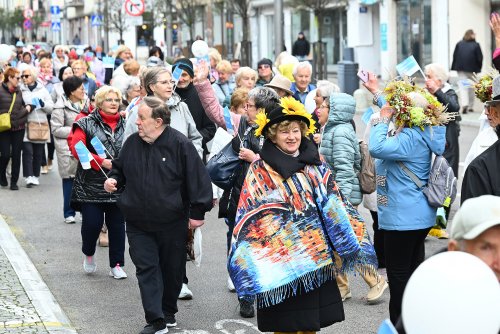 Pomorski Marsz Seniora przeszedł ulicą Świętojańską (fot. Michał Puszczewicz)
