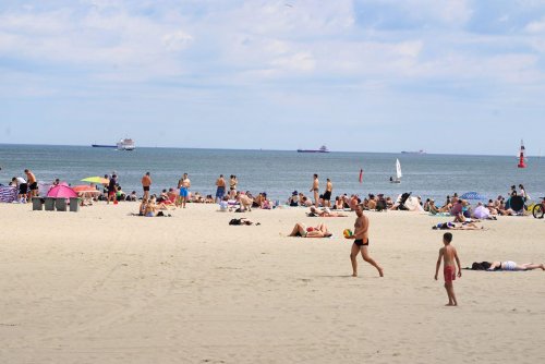 W Gdyni mamy cztery strzeżone kąpieliska, na zdjęciu plaża w Śródmieściu (fot. Aneta Marczak)