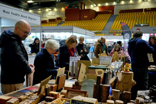 Na Targach Książki w Gdyni można było znaleźć także przedwojenne książki i publikacje (fot. Magdalena Czernek)