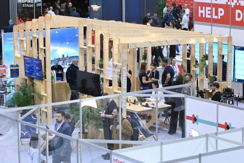 Pomorska strefa i gdyńskie stoisko Invest in Gdynia oraz Pomorski Park Naukowo-Technologiczny Gdynia na Infoshare (Fot. Konrad Dydziński)
