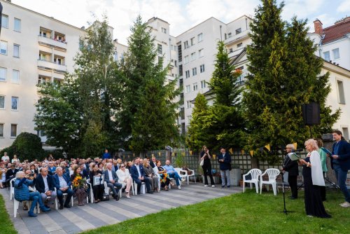 Bankowiec obchodzi 90 urodziny. Goście tłumnie pojawili się na dziedzińcu (fot. Paweł Budziński)