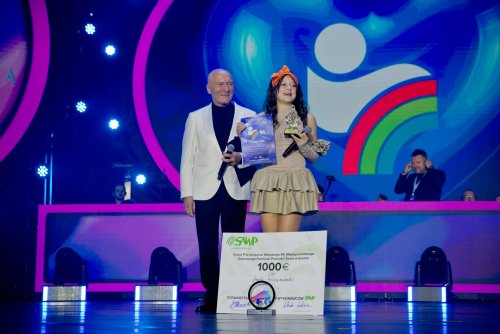 Amelia Razumienko z Młodzieżowego Domu Kultury z Grand Prix 46. Międzynarodowego Festiwalu Piosenki i Tańca w Koninie (mat. prasowe organizatora festiwalu)