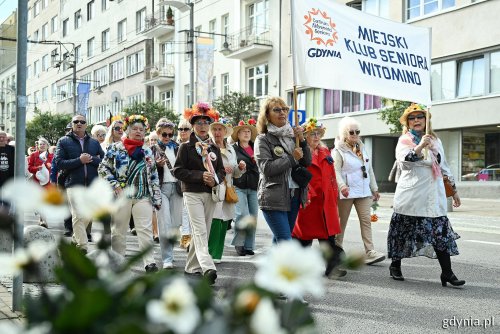Sobotnie świętowanie rozpoczęło się od przemarszu ul. Świętojańską do Placu Kaszubskiego (fot. Michał Puszczewicz)