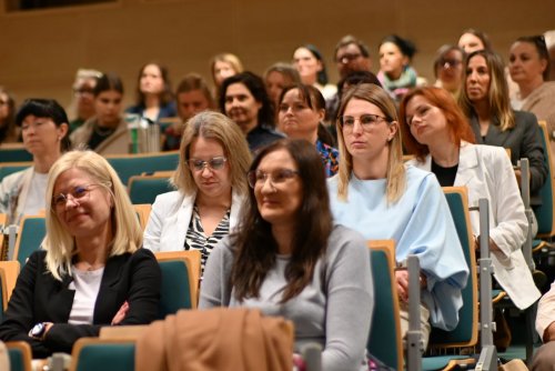 Ponad 80 specjalistów z obszaru wsparcia seniorów i osób z niepełnosprawnościami brało udział w spotkaniu podsumowującym ubiegłoroczne działania (fot, MOPS w Gdyni) 