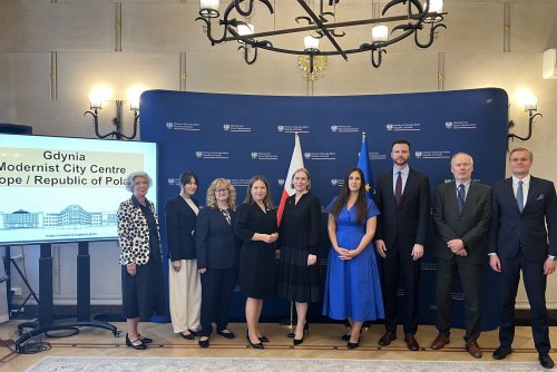 Spotkanie w MSZ. Na zdjęciu: wiceprezydentka Gdyni Oktawia Gorzeńska i dr Joanna Leman oraz  przedstawiciele państw członkowskich Komitetu Światowego Dziedzictwa UNESCO (mat. prasowe)
