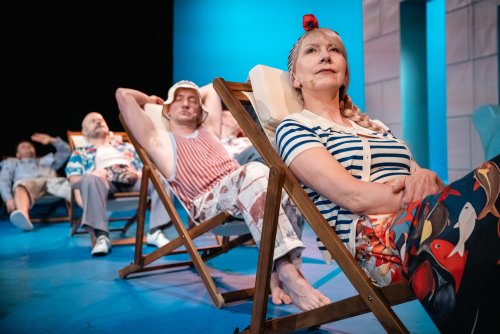 Zdjęcie z próby spektaklu „Gdynia. Fordewind”. Scena zbiorowa (fot. Piotr Pędziszewski)