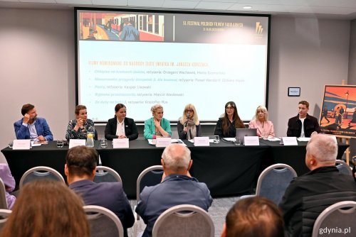W konferencji prasowej zapowiadającej 51. Festiwal Polskich Filmów Fabularnych, która odbyła się w Hotelu Mercure, udział wzięli (od lewej): Piotr Gorzeński – prezes Zarządu Morskiego Portu Gdynia, Beata Jaworowska – zastępca dyrektora Departamentu Kultury Urzędu Marszałkowskiego Województwa Pomorskiego, prezydent Gdyni Aleksandra Kosiorek, Agata Kozierańska-Burda – dyrektorka Festiwalu Polskich Filmów Fabularnych, Joanna Łapińska – dyrektorka artystyczna Festiwalu Polskich Filmów Fabularnych, Magdalena Marszałkowska – dyrektor Departamentu Marketingu spółki Energa oraz Norbert Miętki – kierownik marketingu Invest Komfortu (fot. Magdalena Czernek)