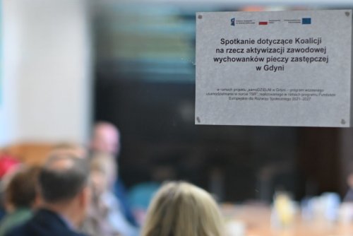 To pierwsze z cyklicznych spotkań powstającej koalicji na rzecz aktywizacji zawodowej wychowanków pieczy zastępczej. (fot. MOPS w Gdyni) 