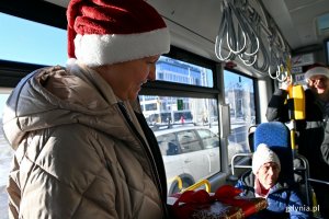 Lilianna Szewczuk-Putrym, dyrektor Domu Pomocy Społecznej w Gdyni podczas wycieczki autobusowej dla mieszkańców DPS-u