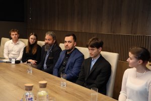 Laureaci wraz z promotorami na wręczeniu wyróżnień