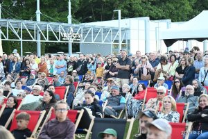 Publiczność zgromadzona na Bulwarze Nadmorskim podczas koncertu &bdquo;Cztery żywioły&rdquo; 