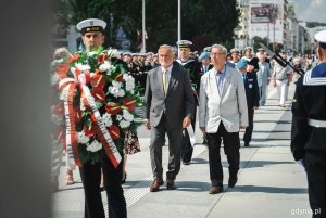 Oficjalne uroczystości z okazji Święta Wojska Polskiego w Gdyni, przy pomniku Polski Morskiej, fot. Kamil Złoch