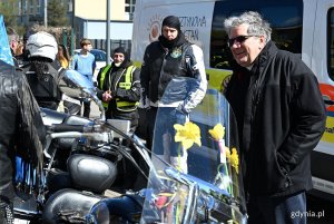 Motocykliści na motorach