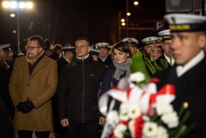 Obchody przy pomniku Ofiar Grudnia '70 w Gdyni, fot. Dawid Linkowski