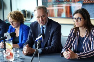 Magdalena Czarzyńska-Jachim, prezydent Sopotu, Mieczysław Struk, marszałek woj. pomorskiego i Aleksandra Dulkiewicz, prezydent Gdańska