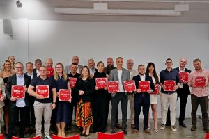 Wsp&oacute;lne zdjęcie uczestnik&oacute;w ceremonii wręczenia plakiet Michelin 2026