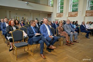 Przedstawiciele pomorskich powiatów zebrani w sali Polskie Niebo Urzędu Marszałkowskiego Województwa Pomorskiego podczas 38. Pomorskiego Forum Samorządowego ds. Profilaktyki i Promocji Zdrowia 