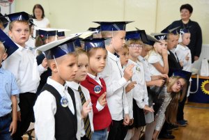 Rozpoczęcie roku szkolnego 2017/2018 w SP nr 10 w Gdyni Chyloni // fot. M. Puszczewicz