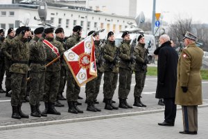 28 listopada przy Nabrzeżu Pomorskim odbyła się uroczystość podniesienia bandery na okręcie ORP Kormoran // fot. Michał Puszczewicz