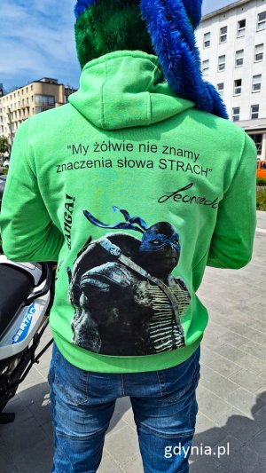 Mieszkaniec Gdyni pozytywnie promuje miasto i motocyklistów, fot. Michał Sałata