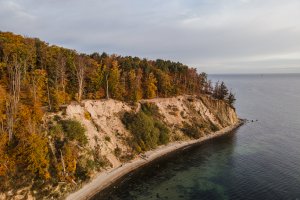 Charakterystyczny, malowniczy klif // fot. Karol Stańczak 