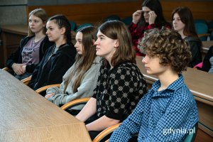 Spotkanie młodzieży z Polskiej Szkoły Średniej im. Ity Kozakiewicz w Rydze w Urzędzie Miejskim w Gdyni. fot. Michał Sałata