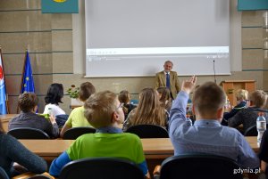 Uczniowie Szkoły Podstawowej nr 44 w Gdyni na spotkaniu z prezydentem Wojciechem Szczurkiem // fot. Magdalena Czernek
