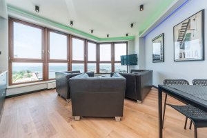 Salon z widokiem na morze w obiekcie Hryniewickiego 6B/132