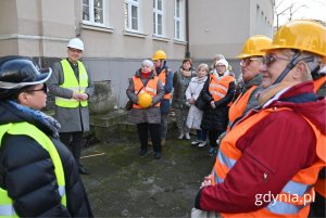 Uczestnicy wizyty na terenie budowy Centrum Nowoczesnego Seniora // fot. gdynia.pl