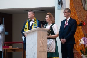 W Kościele Serca Pana Jezusa odbyła się uroczysta msza. Na zdjęciu: wiceprezydent Gdyni Rafał Geremek, prezes Zrzeszenia Kaszubsko-Pomorskiego Bożena Ugowska, prezes gdyńskiego oddziału ZKP Adam Labuhn 