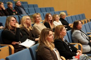 Na sali koncertowej wiceprezydentka Gdyni Oktawia Gorzeńska i uczestnicy spotkania 